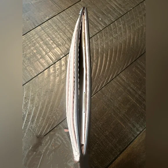 Michael Kors soft pink jet set travel wallet with ID slot. New with tags. - Picture 3 of 3